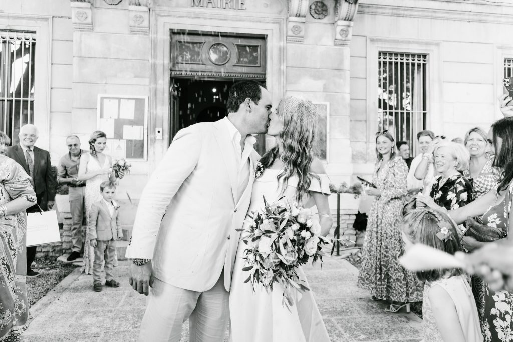 Photographe mariage Les Baux-de-Provence Photographie de mariage en Provence Reportage photo mariage Les Baux-de-Provence Photographe professionnel mariage Provence Séance photo mariage aux Baux-de-Provence Mariage aux Baux-de-Provence Photos de mariage naturelles aux Baux-de-Provence